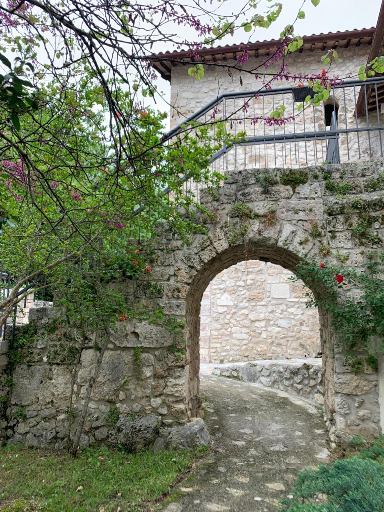 Abbazia Ss. Quirico E Giulitta Hotel Micigliano Eksteriør billede